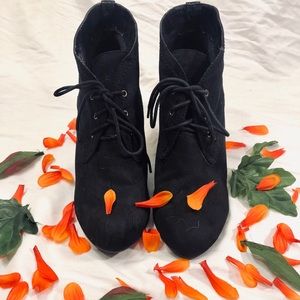 ▪️Black Suede High Heeled Booties by Worthington▪️